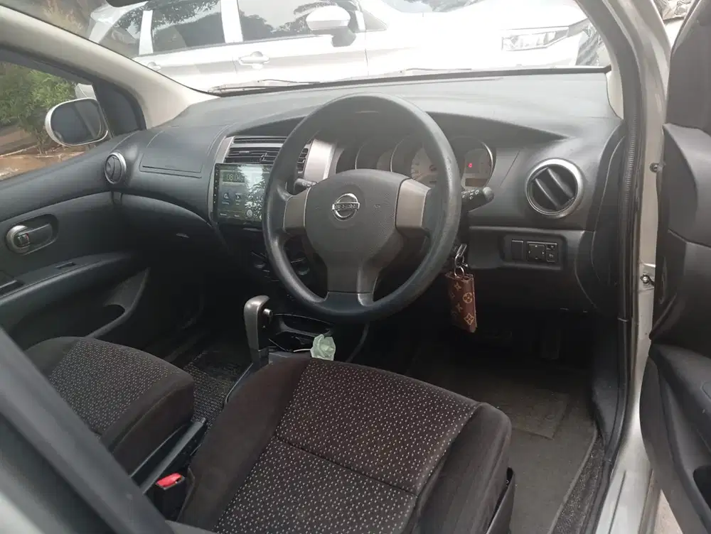 Nissan Grand livina 2011 Bensin