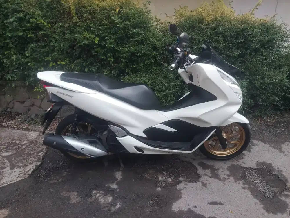 PCX ABS ( Tipe Tertinggi ). Pengen Tuker Metic Kecil, Ajuin aja