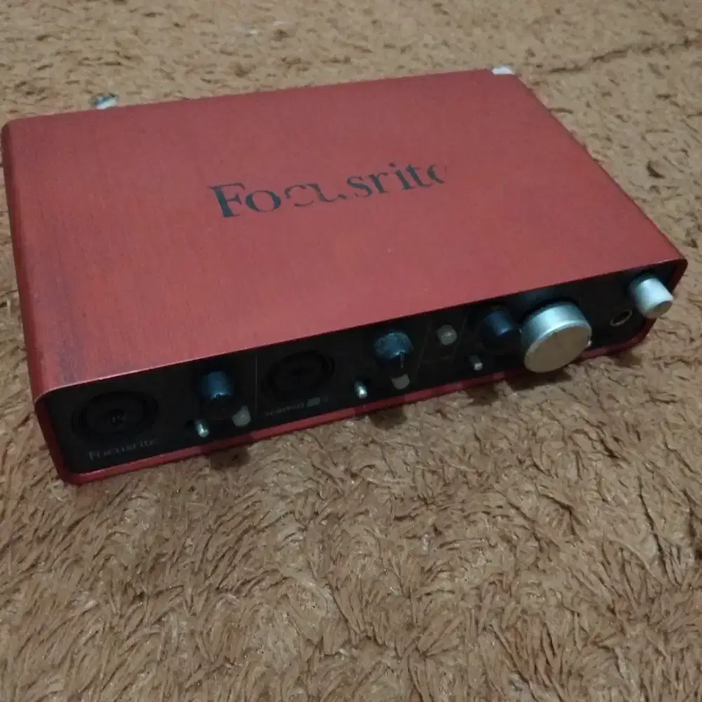 Soundcard Focusrite scarlet 2i4. Gen 1