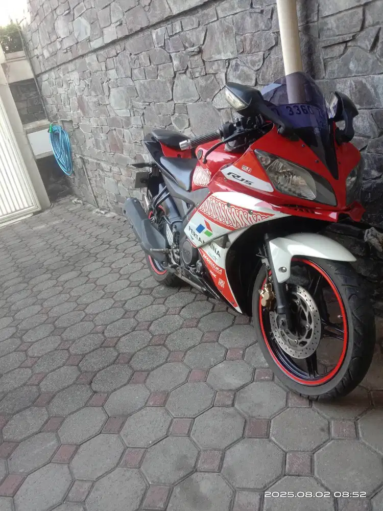 Di jual motor r15v2 tahun 2014 akhir ss lengkap pajak hidup