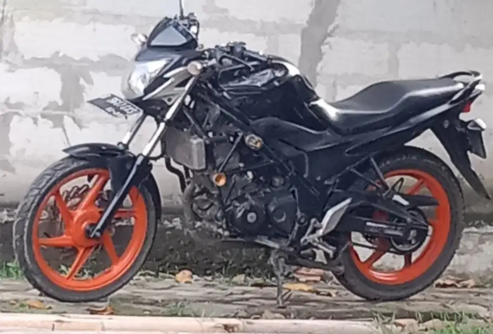 Honda cbr150r old