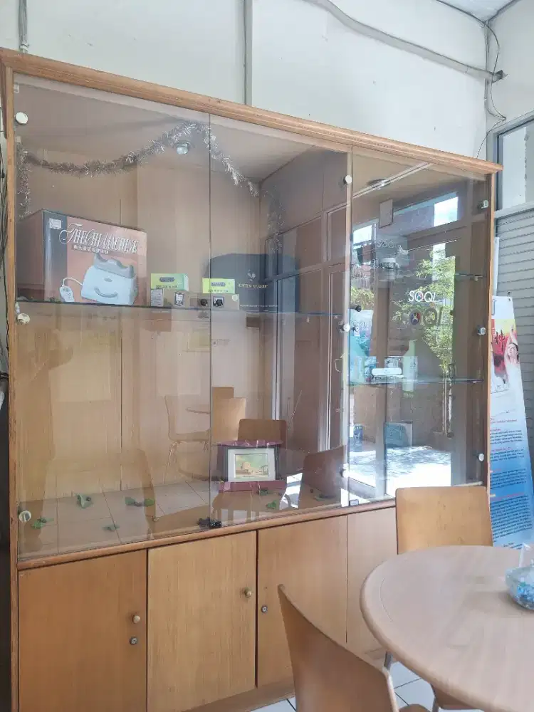 Lemari Display / Lemari Pajangan