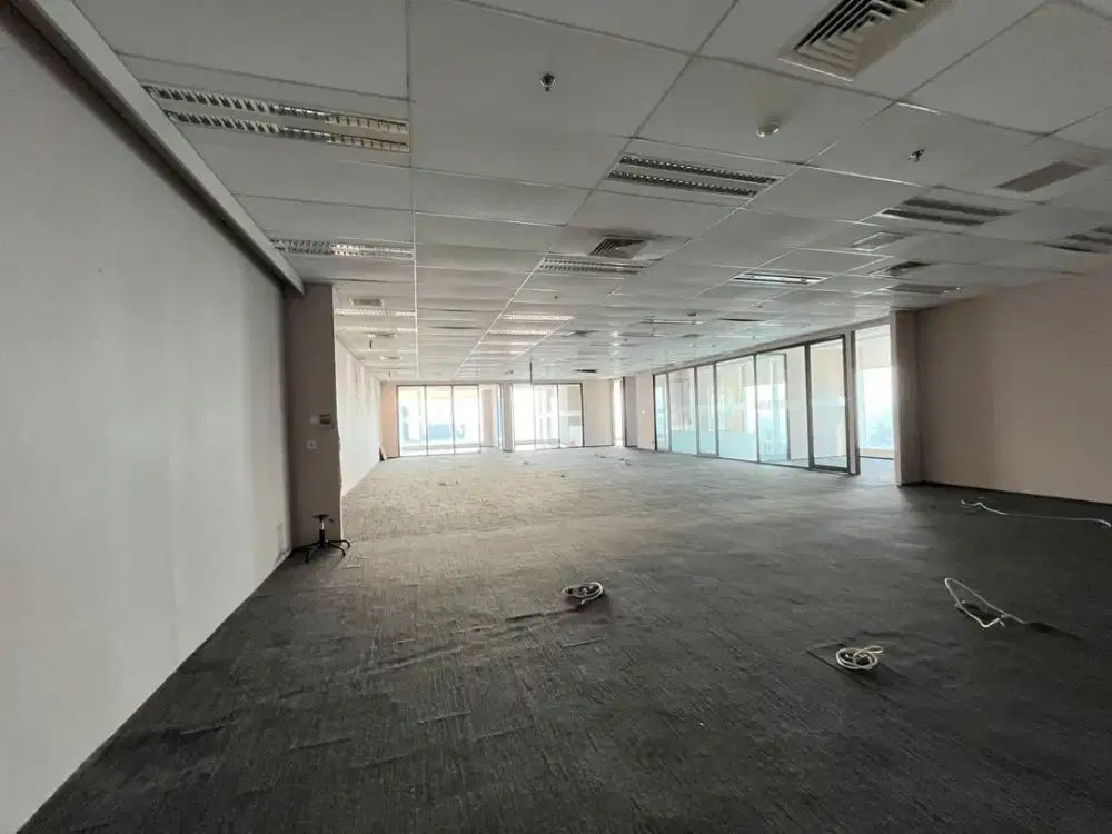 ruang di perkantoran pusat bisnis Sudirman, luas 281sqm