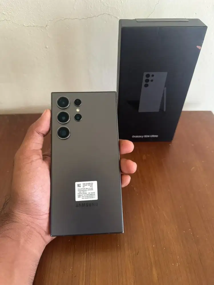 Samsung S24 ultra 12/256gb like new