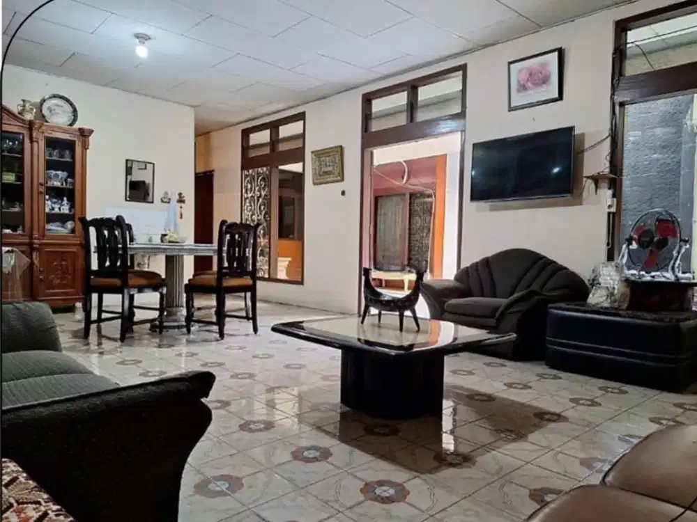 Dijual Rumah Lokasi Strategis & Elit di Jalan Saharjo Setiabudi Jakarta Selatan