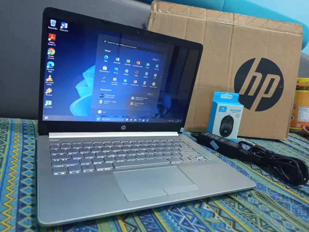 laptop HP 14S , AMD A9. Ram 8gb/SSD 256GB . Keyboard nyala.(3,1GHz)