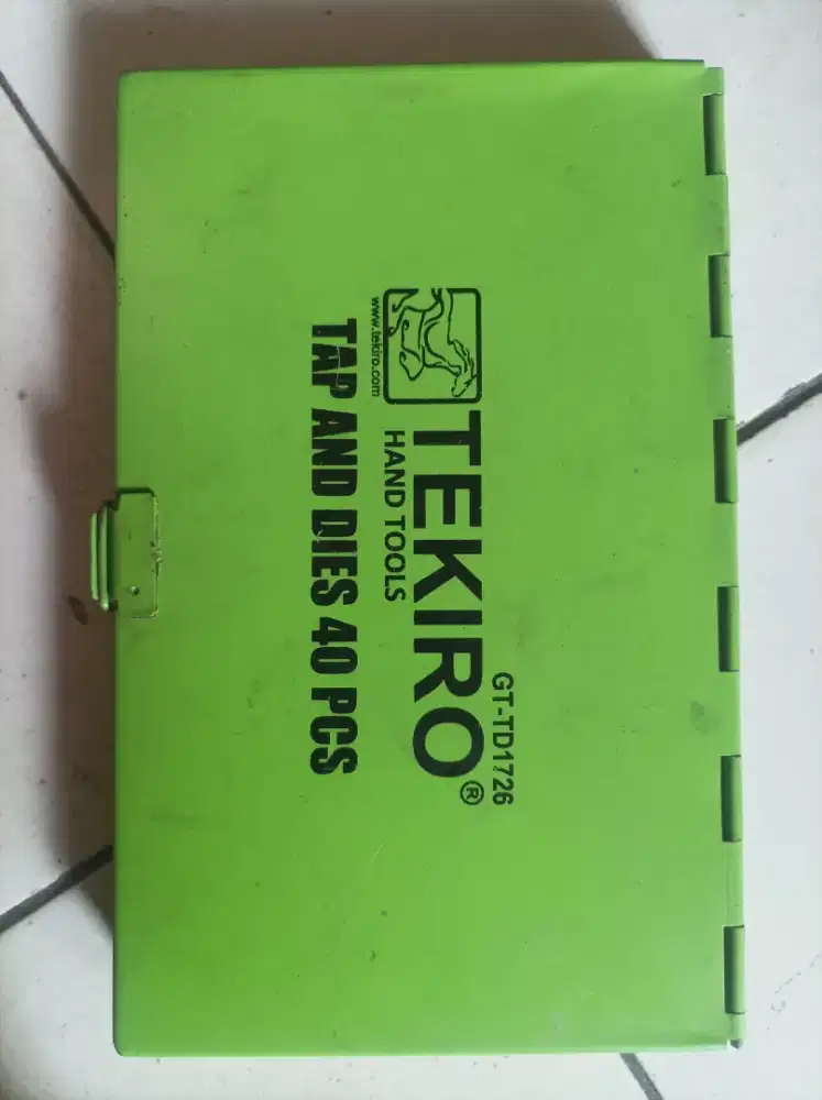 Alat tap baut dan mur merek Tekiro.