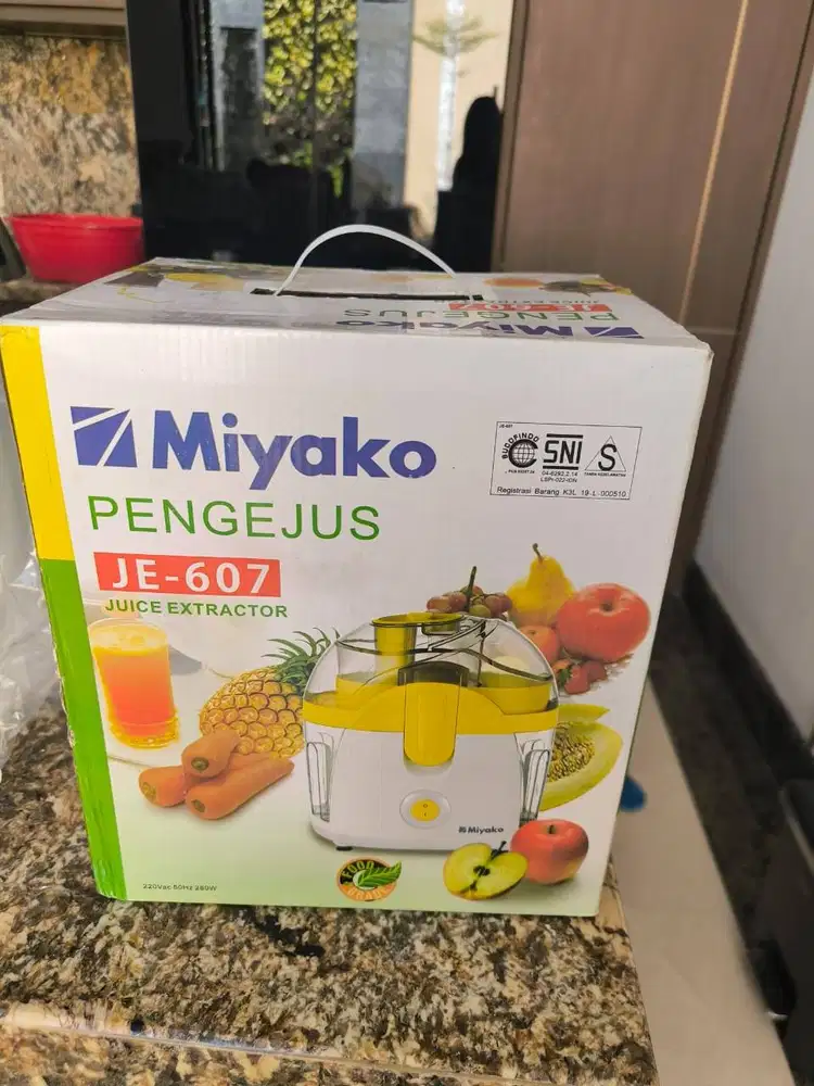 Miyako Juicer 0.6 Liter JE-607 (pengejus buah)