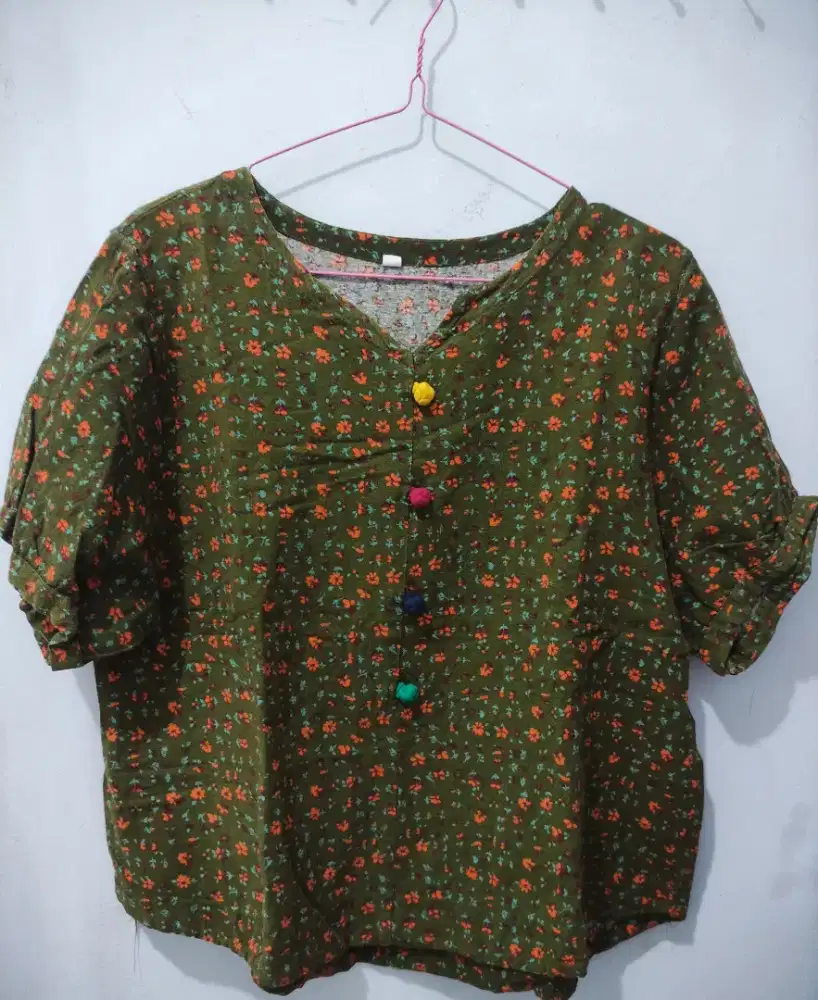 Atasan wanita motif bunga2 kecil