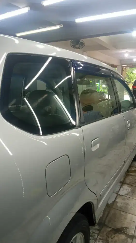Kaca film mobil panggilan