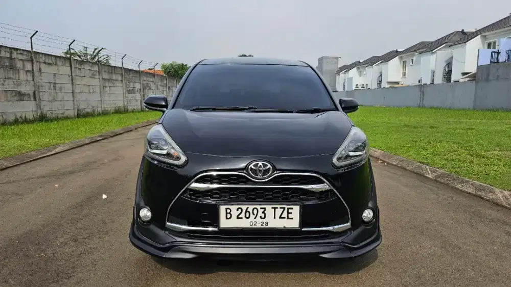 Toyota Sienta 1.5 Q CVT 2017 Hitam KM 70rb Ori Full record Mulus