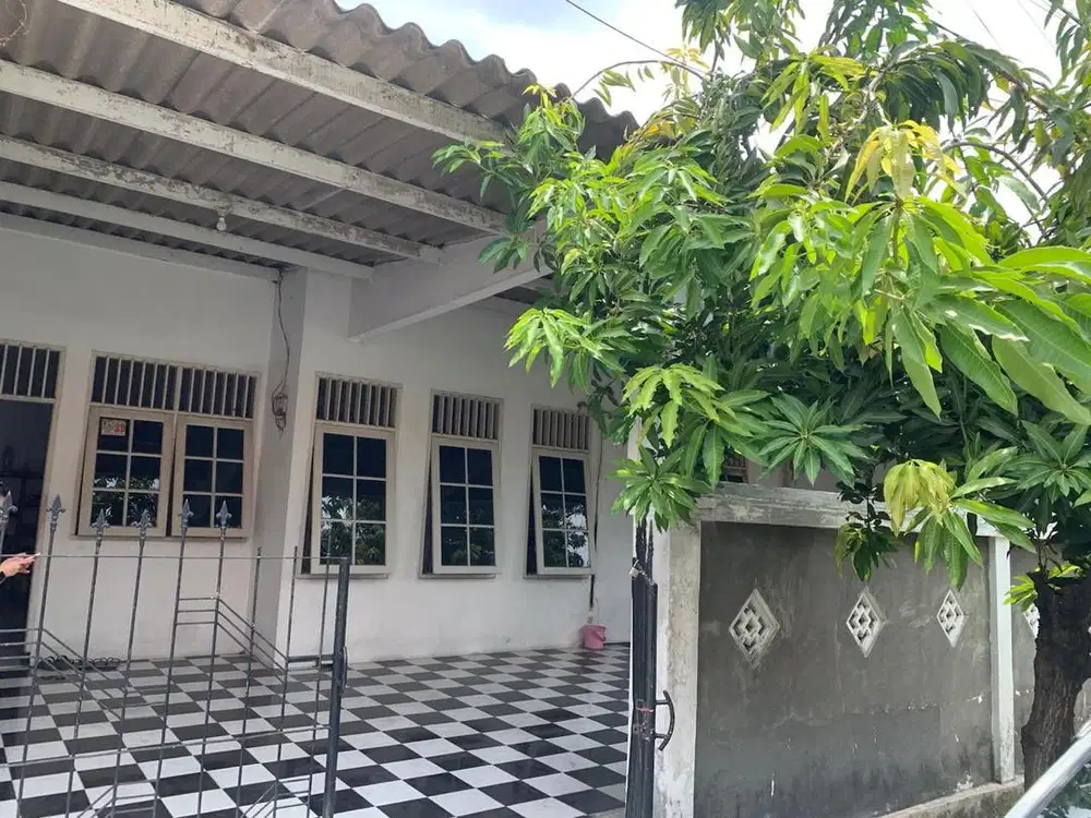 Rumah Siwalankerto Dekat Petra, Strategis, Butuh Renovasi