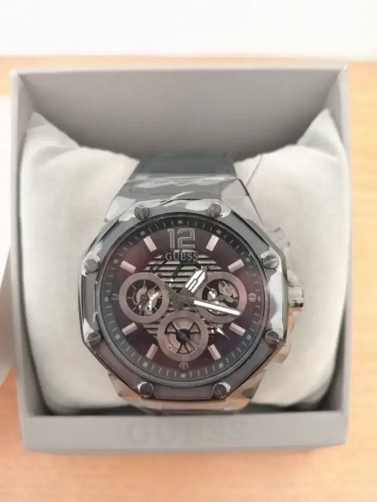 Jam tangan pria guess