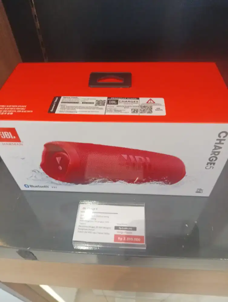JBL CHARGE 5 ( Bertahan Hingga 20 Jam Dengan Baterai Penuh )