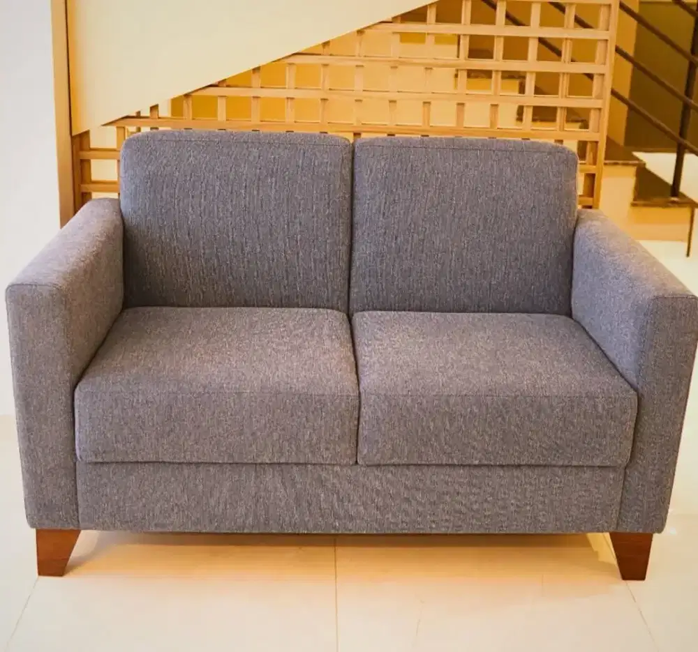 Sofa abu abu tua