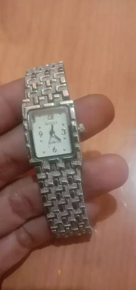Jam tangan cewe Gucci