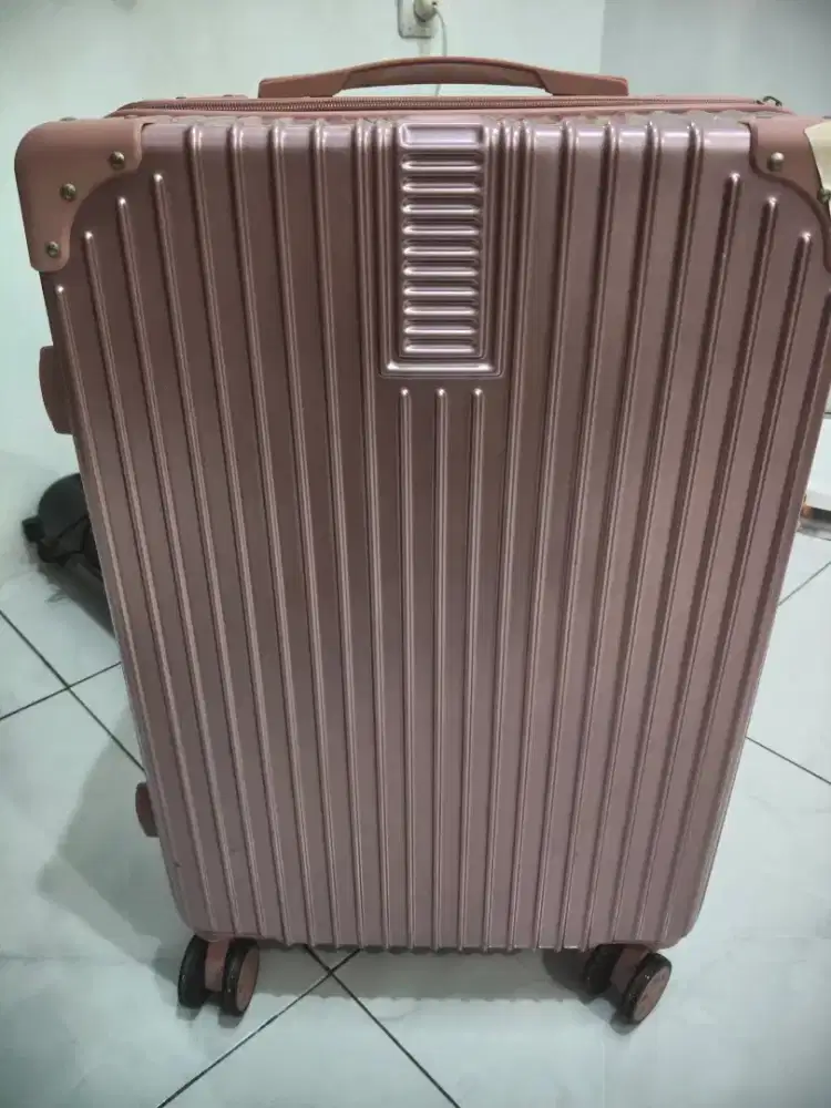 Koper warna pink