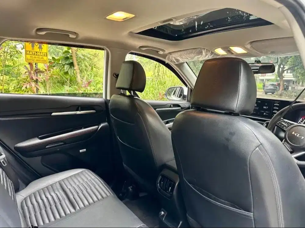 KIA Sonet 1.5 AT Premier 2023, Sunroof