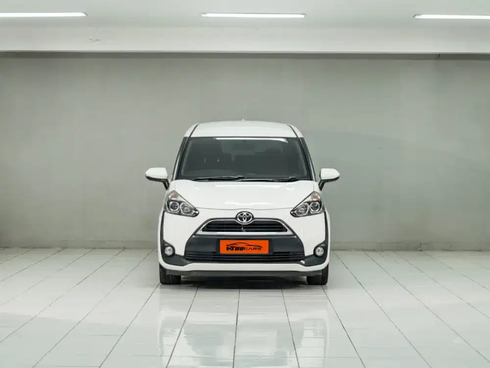 TOYOTA SIENTA 1,5 V At tahun 2017