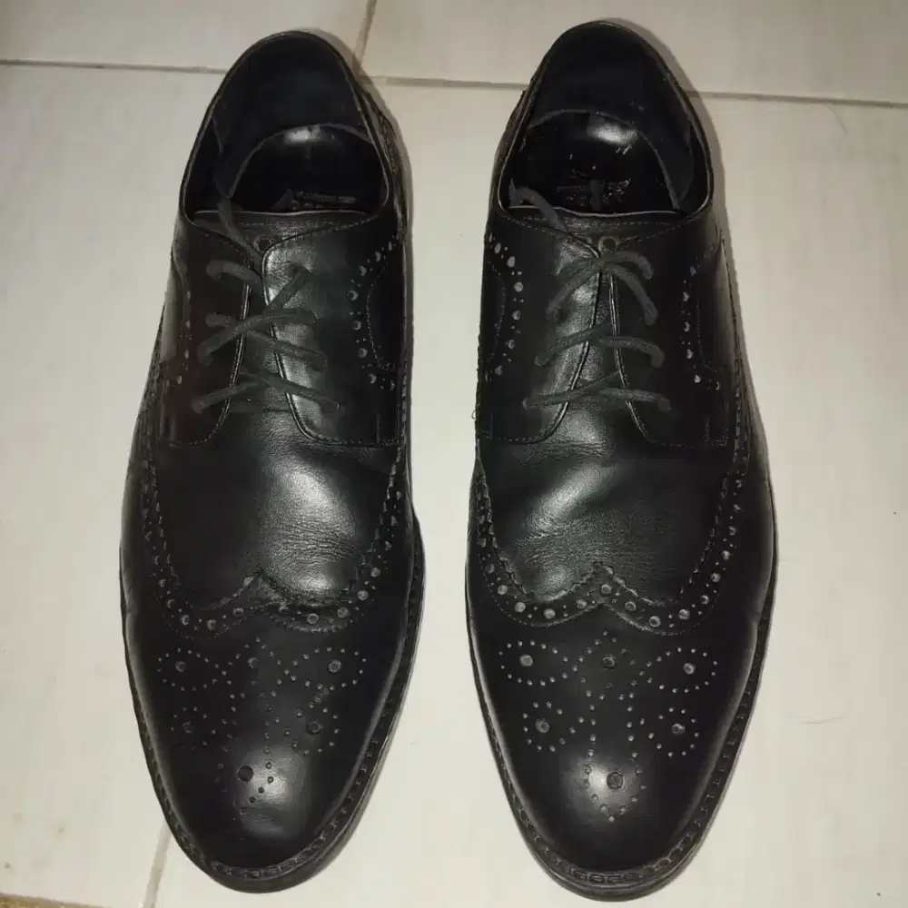 Sepatu Brodo dan Nokha Bekas