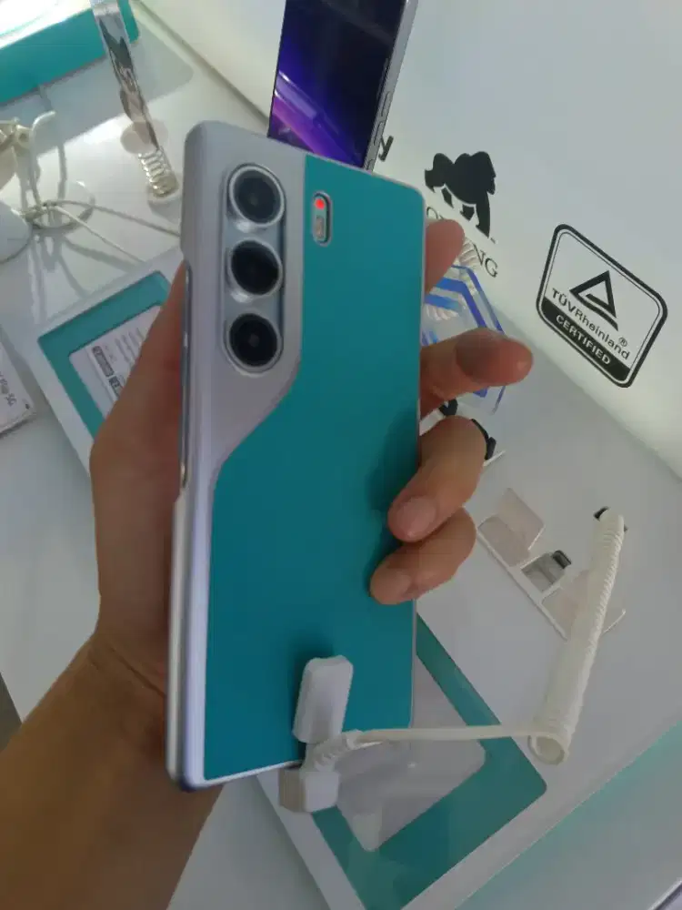 camon 40 pro 5g banyak free gift