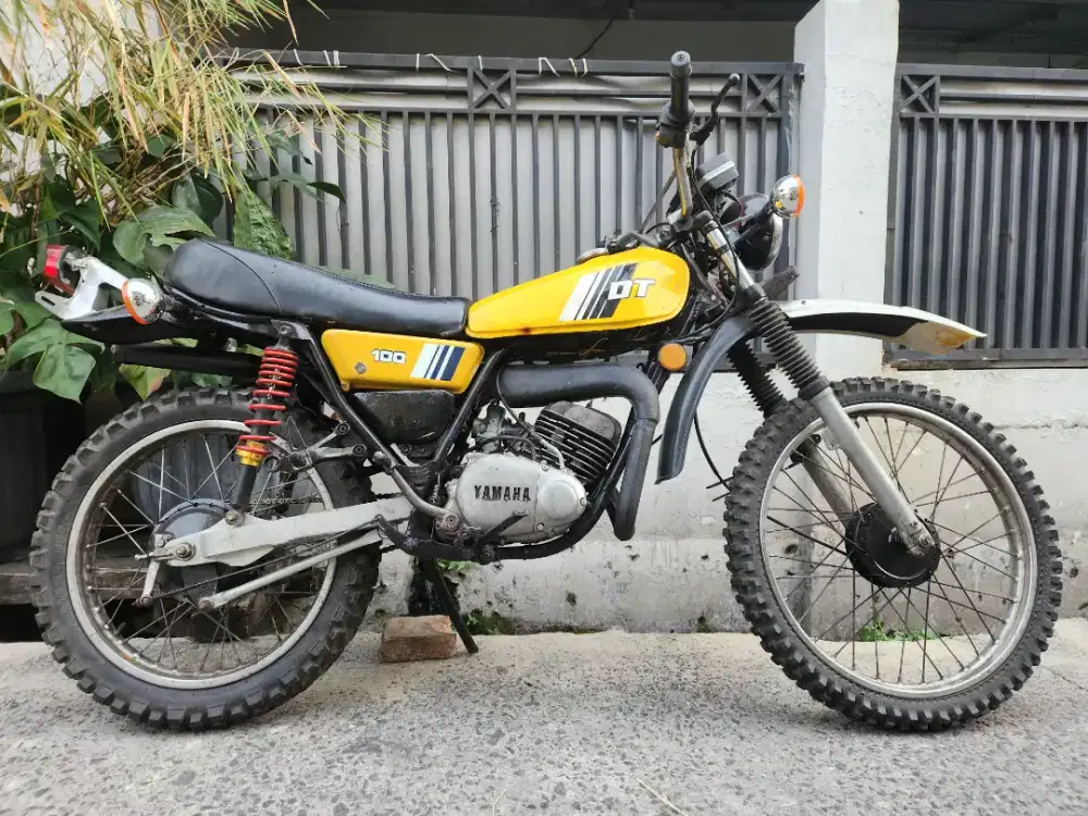 YAMAHA DT 100 DT100 KUNING TAHUN 1977 SURAT LENGKAP ISTIMEWA MURAH!