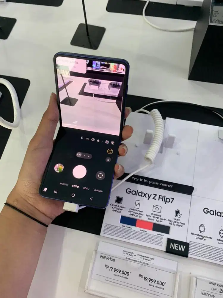 SAMSUNG Z FLIP7