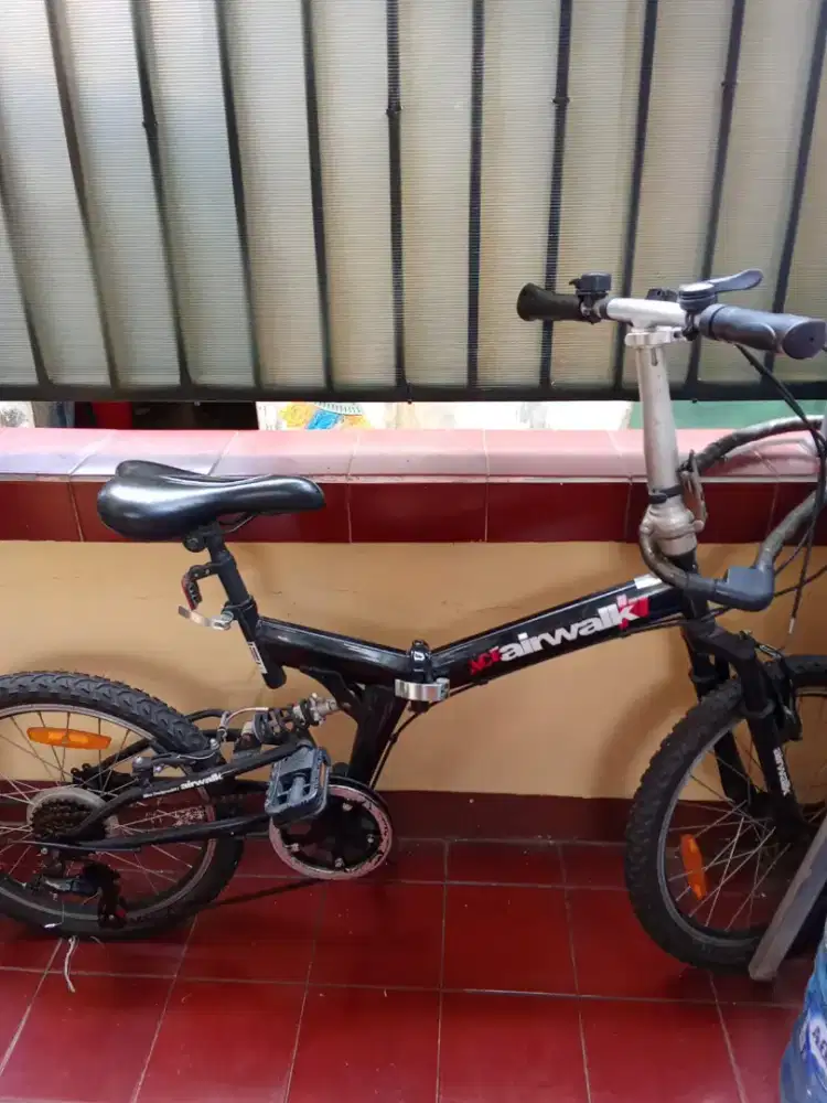 Sepeda lipat merk airwalk