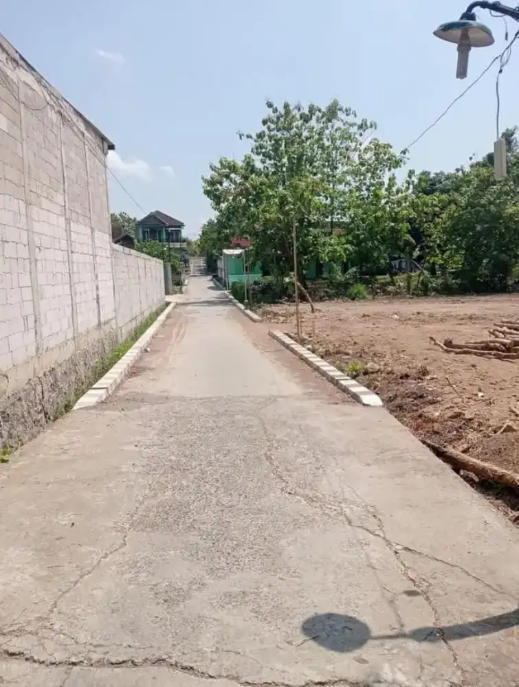 Pekarangan komplek kos dan pemukiman