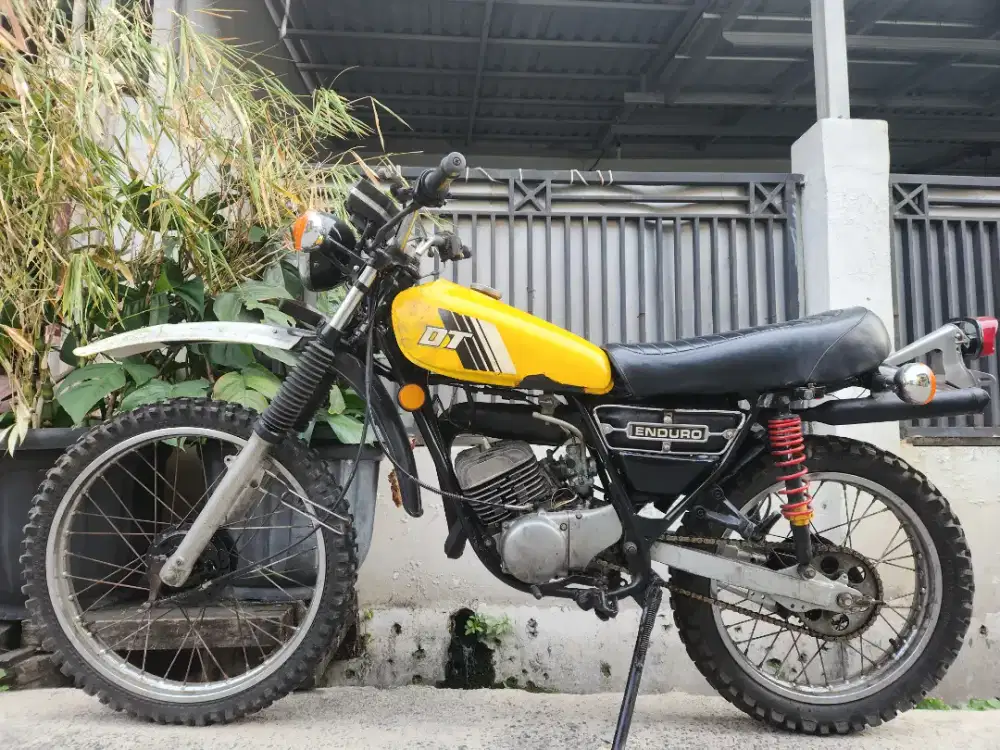 YAMAHA DT 100 DT100 KUNING TAHUN 1977 SURAT LENGKAP ISTIMEWA MURAH!