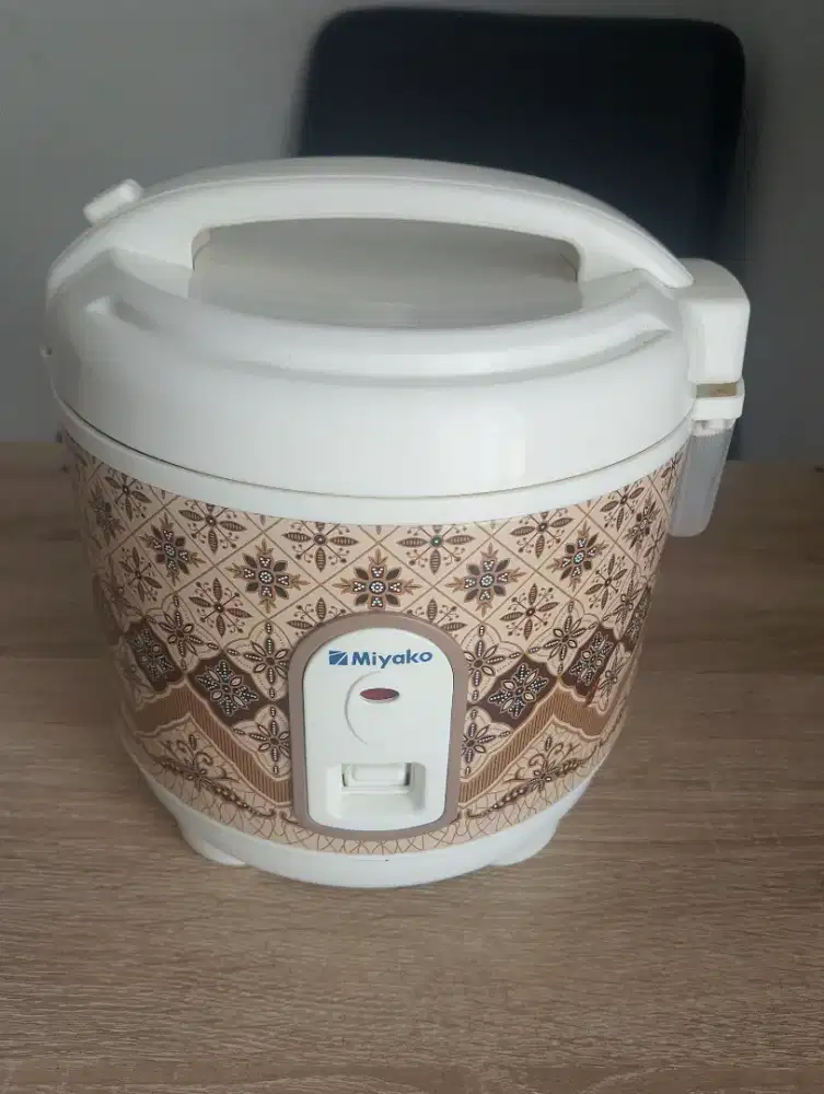 RICE cooker merk Miyako 0,63 Liter