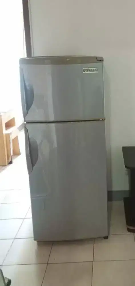 Kulkas mulus 2 pintu Lg merek nya