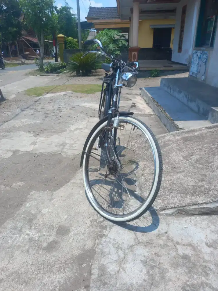 Di jual sepeda onthel antik