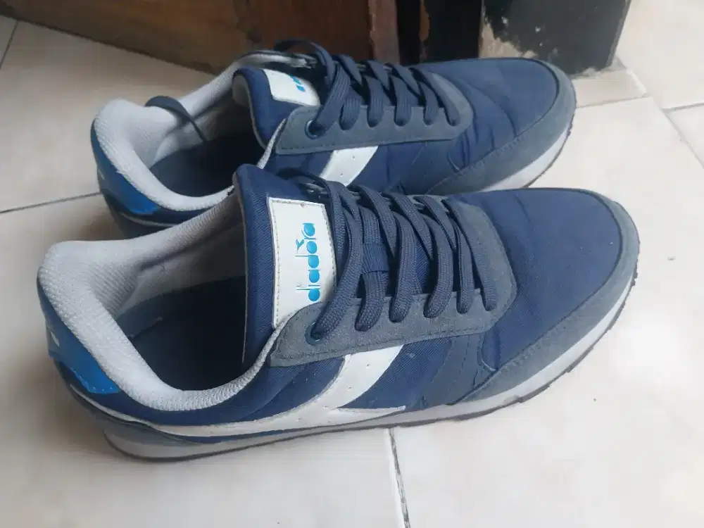 sepatu diadora kondisi bagus