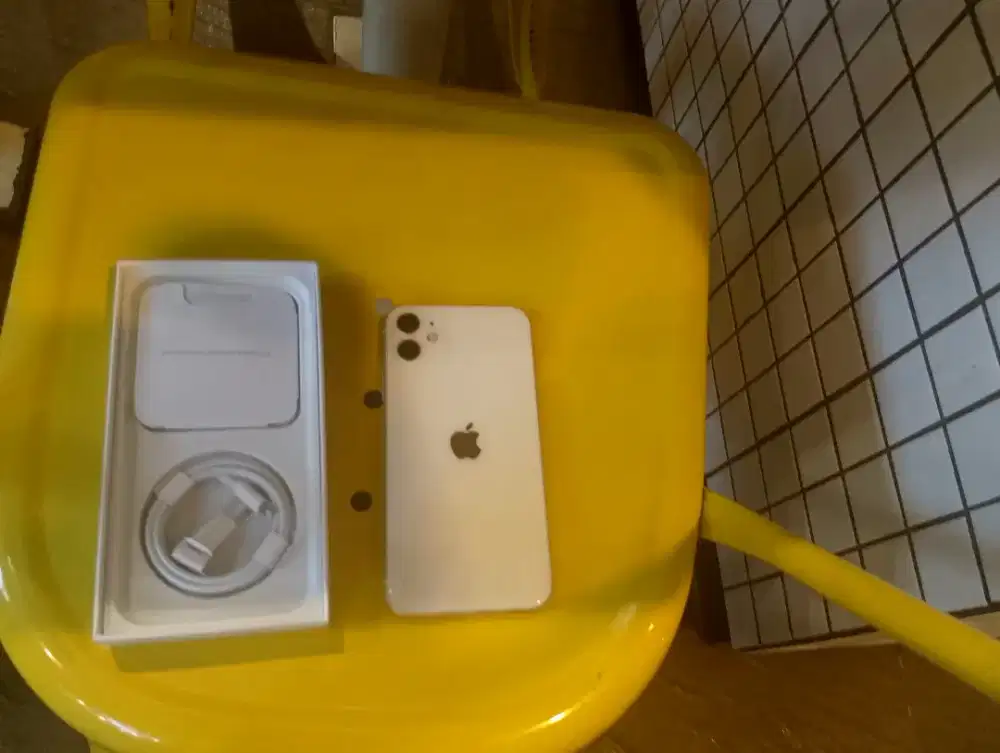 Iphone 11 128gb katagori putih