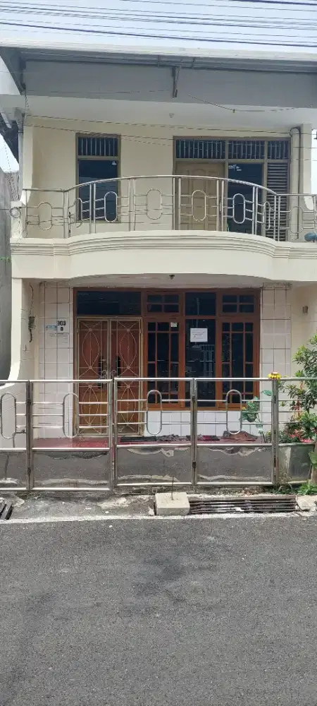 DIKONTRAKKAN  RUMAH  DAN PERABOTAN DI TENGAH KOTA SEMARANG