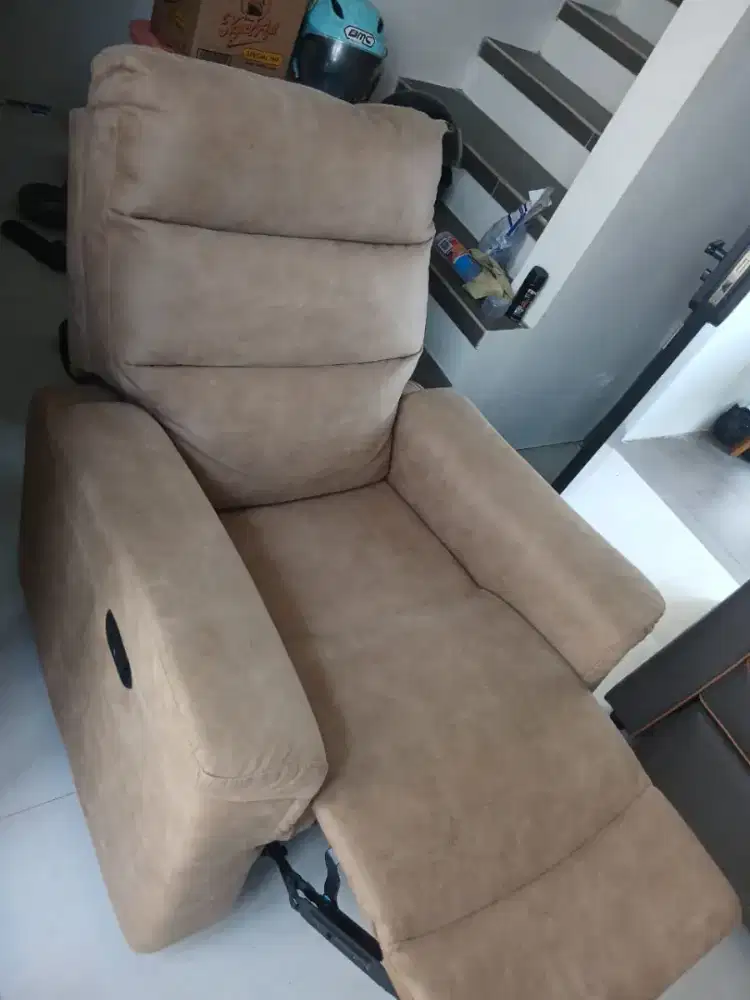 Sofa recliner empuk