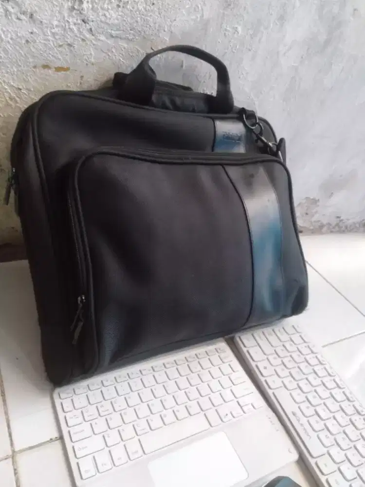 Aksesoris jual tas laptop dan keyboard masih bagus
