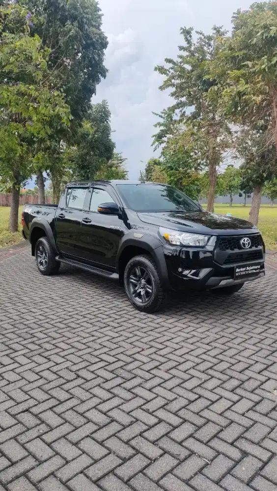 Km18rb hilux 4x4 G manual 2024 hitam full orisinil