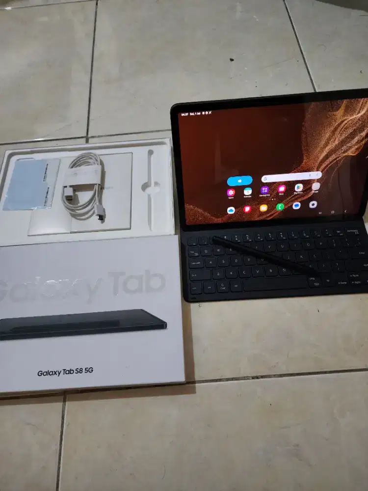 Samsung Tab S8 5G 8/128Gb + keyboard, Graphite SEIN, kondisi 99% Mulus