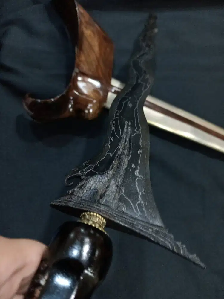 Keris Pusaka Panimbal pamor wengkon isen Nyandang Warangka Ladrang