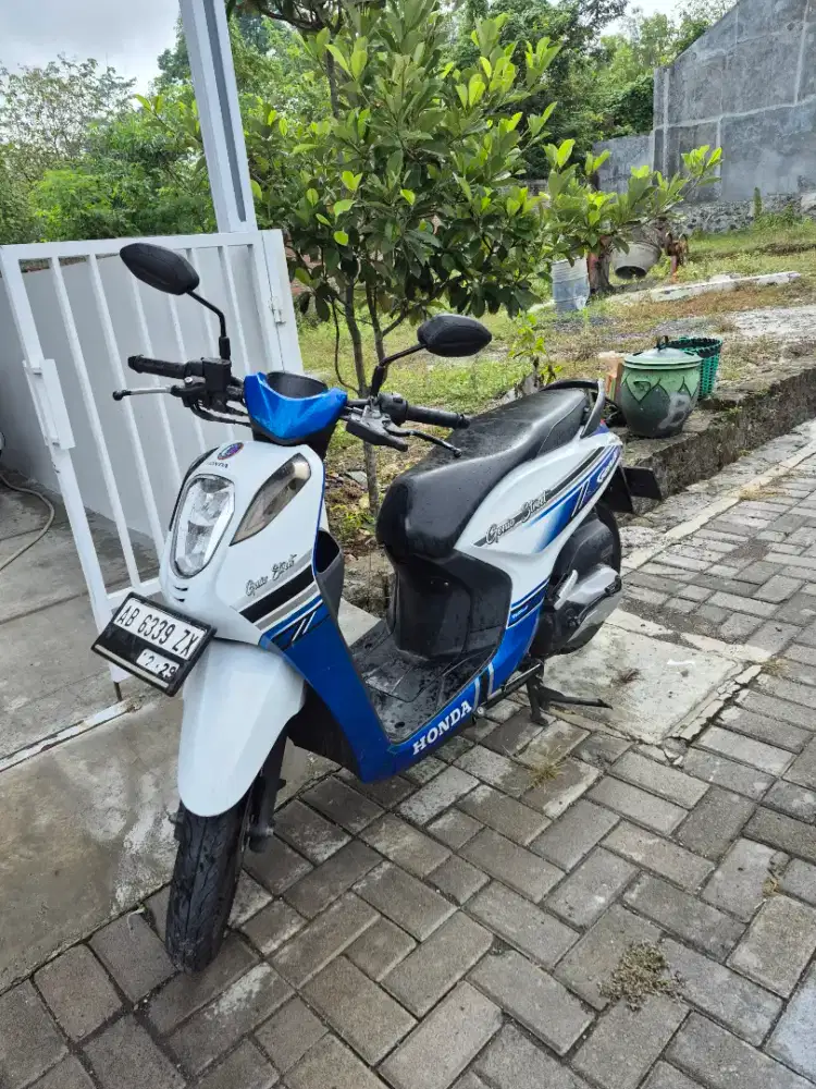 GENIO 2019 Biru putih