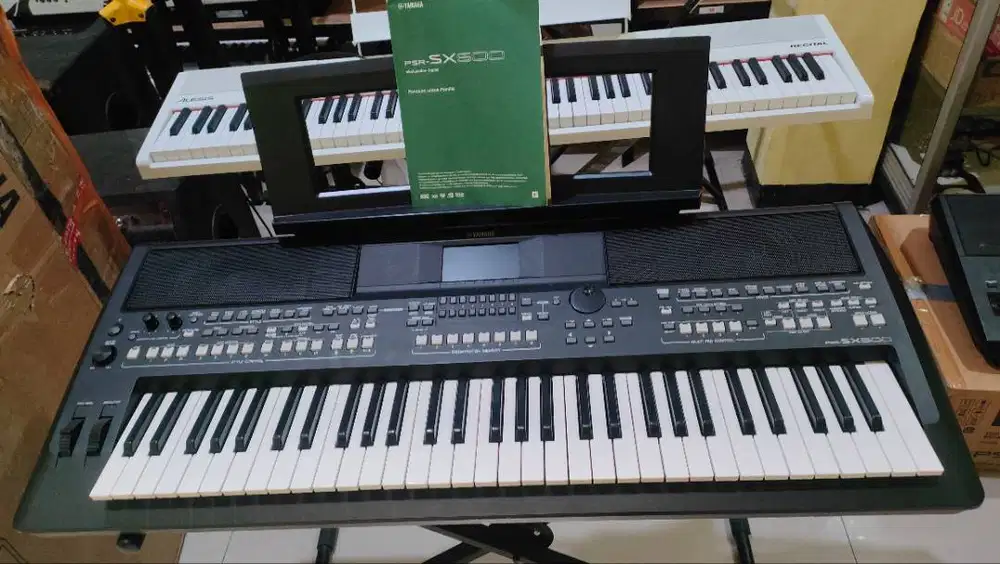 Keyboard yamaha psr sx-600 seken like new