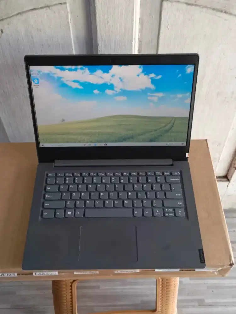 Dijual cpet laptop Lenovo V14 AMD 3020e Ram 4GB Ssd 256GB