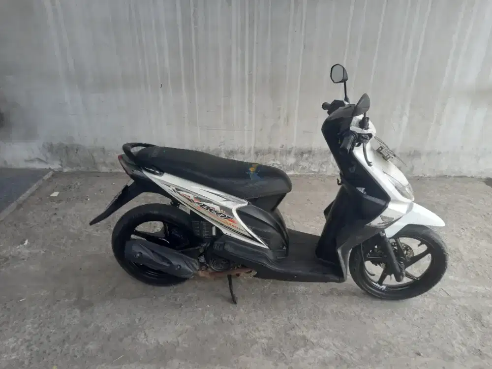 Beat karbu 2012 putih