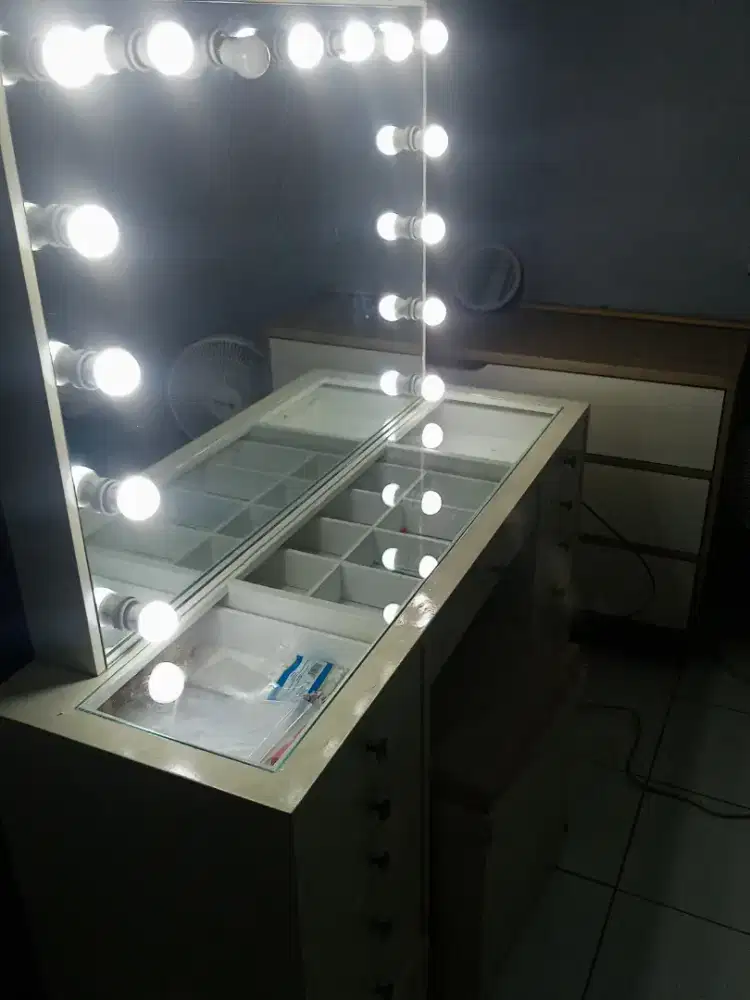 Meja rias fashion
