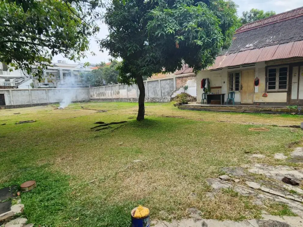 Rumah Heritage B Hitung Tanah di Mainroad Cipaganti Bandung