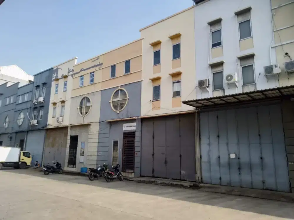 Gudang Pik Elang Laut luas 10x24 m , office 3 lantai rapi