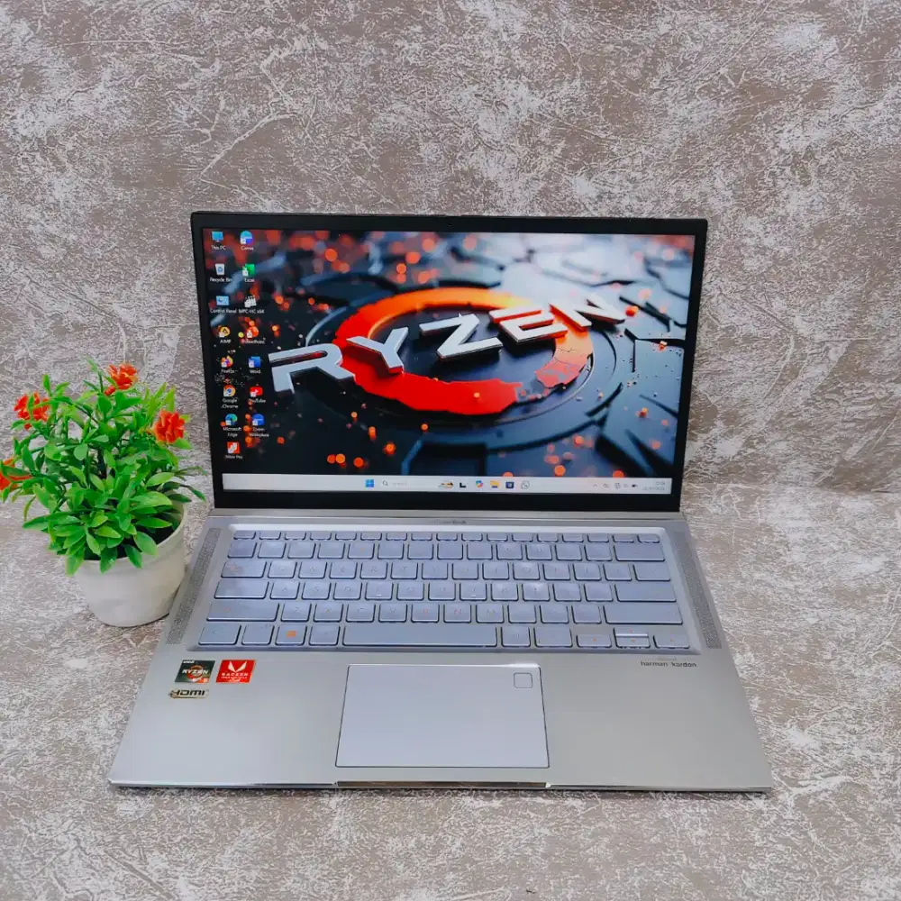 ASUS ZenBook AMD Ryzen 5 ram 8GB SSD 512Gb
