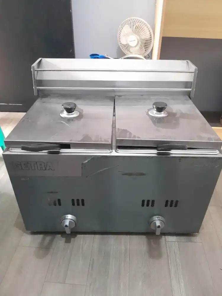 Dijual cepat, pakai 3 bulan, deep fryer getra GF102 / 2 tangki 6 liter